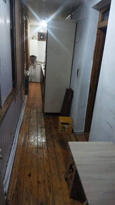 Uzunmüddətli kirayə mənzillər: Kirovda 5 mertebeli binanın 3-cu mərtəbəsində yerləşən ümumi sahəsi — 8