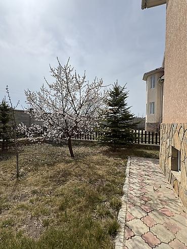 Продажа коттеджей и домов: Продаётся двухэтажный коттедж с мансардой в ЦО «Кесар» (город — 6