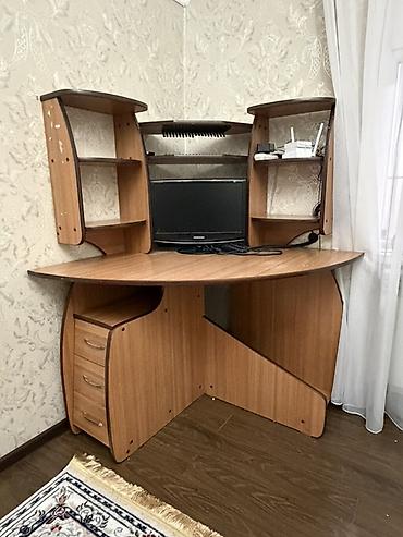 120: Угловой компьютерный стол с надстройкой - Конструкция: угловая — 3