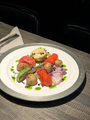 Повара: Шеф повар богатый опыт работы более 12 лет. Работал в Москве элитных — 22