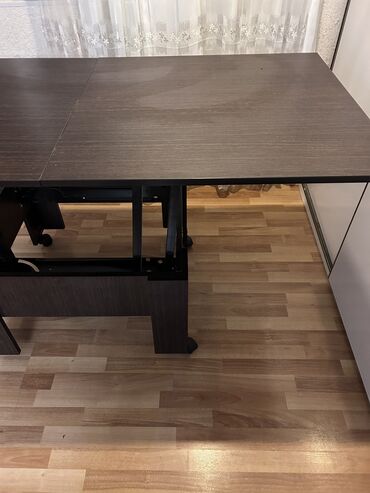 Masalar: Həm jurnalnı açılır olur ortalığ stol təzədi az işlənib çox az elə bil — 4