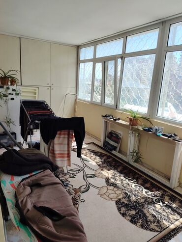 Uzunmüddətli kirayə mənzillər: Binanın 5-ci mərtəbəsində yerləşən bu 3 otaqlı mənzil şəhər mərkəzində -da lalafo.az — 5 Uzunmüddətli kirayə mənzillər: Binanın 5-ci mərtəbəsində yerləşən bu 3 otaqlı mənzil şəhər mərkəzində — 5