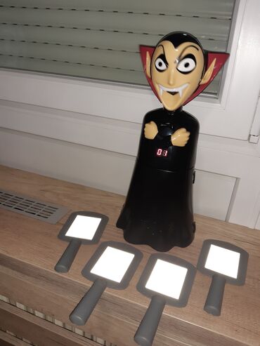 Društvene igre: Hit igra za noc vestica!!!Drustvena igra napad vampira. Sve na lalafo.rs — 9 Društvene igre: Hit igra za noc vestica!!!Drustvena igra napad vampira. Sve — 9