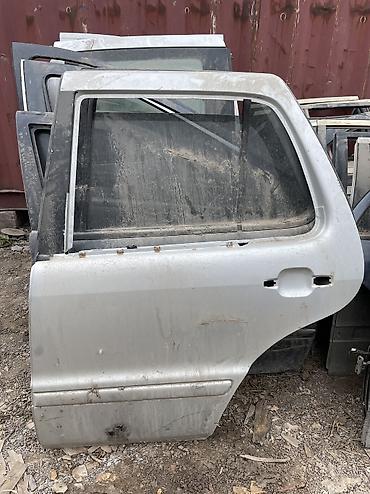 Задняя левая дверь мл 163 кузов at lalafo.kg Задняя левая дверь мл 163 кузов