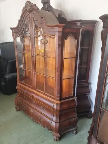 Stilske vitrine: Vitrina u odlicnom stanju. Visina 215cm Sirina 155cm Dubina 45 cm — 2