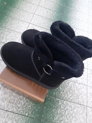 skecers bele patike: Vodootporne ženske čizme sa unutrašnjom postavom u broju 37. Boja — 6