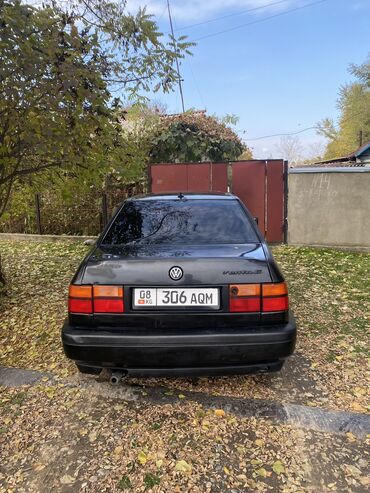 Volkswagen: Volkswagen Vento: 1992 г., 1.8 л, Механика, Бензин, Седан