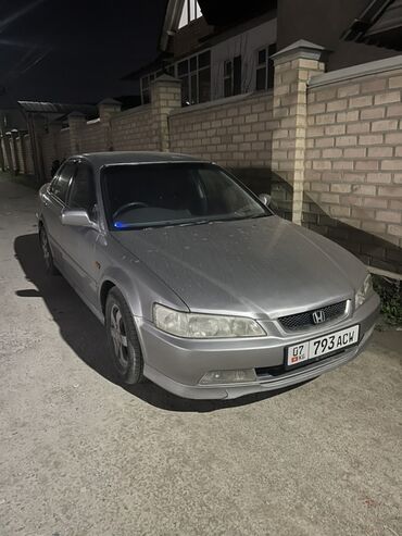 хонда акорд тар: Серебристый седан Honda Accord. Модель оснащена фарами головного света
