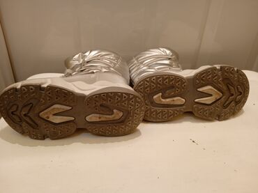 Čizme: Očuvane vodootporne, prijatne i tople čizmice za devojčice – broj 28 — 14