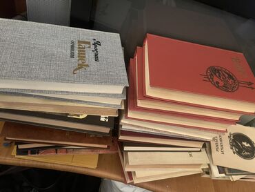Digər ofis ləvazimatları: Kitab satilir hamisi birden. Heresi 1 man. Toplam 25 kitabdir