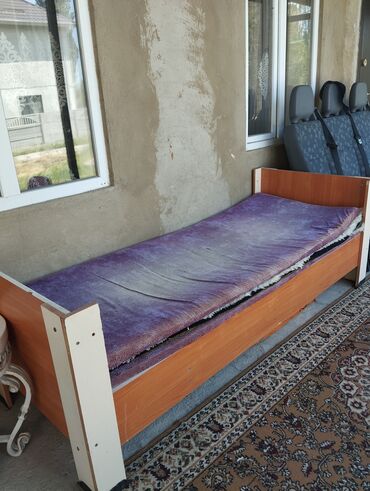мебель на балкон: Односпальная Кровать, Б/у