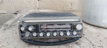 masin dinamik: Avtomobillər üçün "Ural Avto-2" radio qəbuledicisi. Cihazın metal