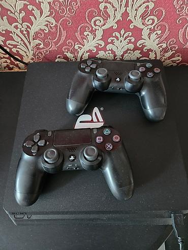 ps pultu: Ps 4 slim 1 tr.tam ela veziyyetde,iki arijinal pult.prasifkali icinde — 4