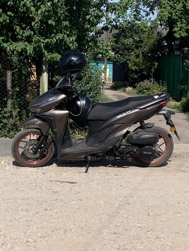 скутер на ходу: Скутер Honda, 150 куб. см, Бензин, Новый