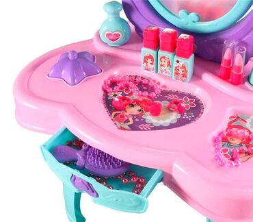 Igračke: BEAUTY STUDIO Toaletni sto koji je opremljen priborom kao što su na lalafo.rs — 10 Igračke: BEAUTY STUDIO Toaletni sto koji je opremljen priborom kao što su — 10