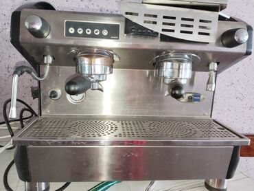оборудование для кофе: Продается кофемашинка "Ренека", в комплекте кофемолка, стаканчики, 6