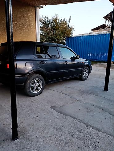 Volkswagen: Volkswagen Golf: 1993 г., 1.8 л, Механика, Бензин, Хэтчбэк — 2
