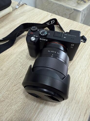 фотоаппарат и видеокамера в одном: Продаю Sony a7c Sony Zeiss 24-70mm f4 - 750$/ 65тыс сом Samyang AF