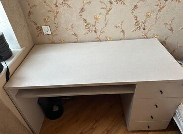 куда продать старую мебель: İşlənmiş, Kvadrat masa