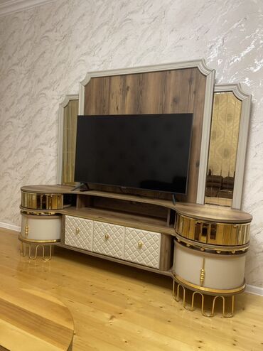 Divan və masa dəstləri: İşlənmiş, Künc divan, Qonaq otağı üçün, Açılmayan — 6