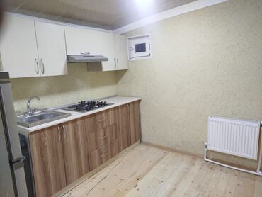 sahil qesebesinde evler: 3 комнаты, 70 м², Свежий ремонт