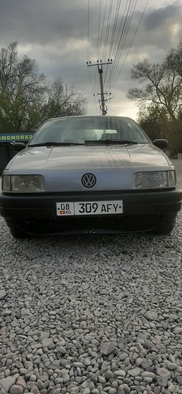Транспорт: Volkswagen Passat: 1990 г., 1.8 л