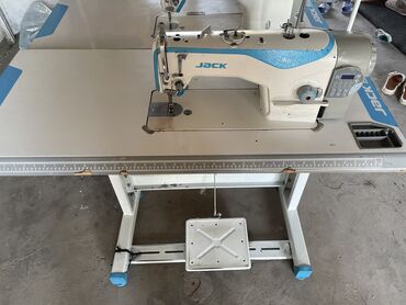 музыкалык апаратура: Тигүүчү машина Jack, Автомат