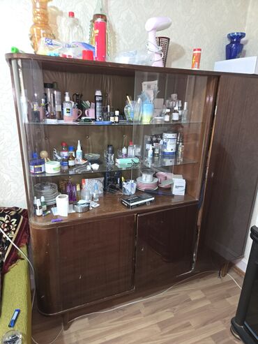 турецкая мягкая мебель в баку: Köhnə servant satılır Rumıniya istehsalı. Normal vəziyyətdədir