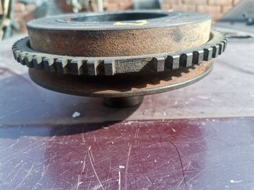 Auto delovi: Donja remenica Lada 21214i Niva br.2. Polovno, očuvano. Skinuto sa — 12