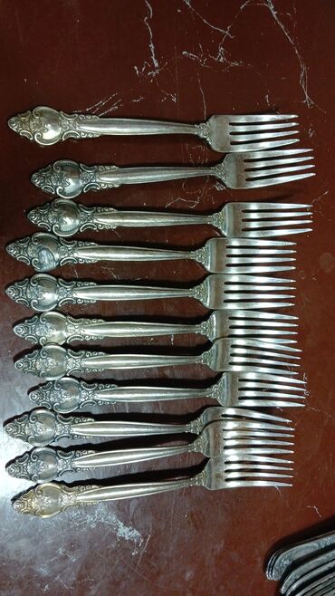 qab qaşiq: Gümüş tonlarda klassik süfrə dəsti – müxtəlif elementlərdən ibarət