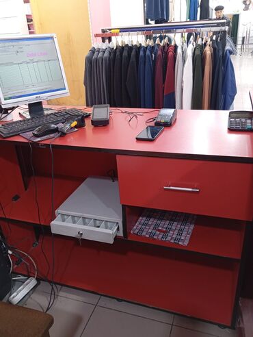 Rəf vitrinləri: Mağaza üçün mebel dəsti - Rəng: qırmızı (qara kənar haşiyələr) - — 2