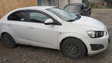 chevrolet 2014: Chevrolet Aveo: 2013 г., 1.6 л, Механика, Бензин, Седан