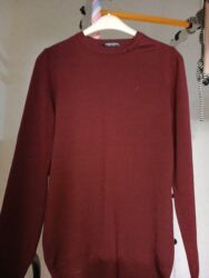 Toy paltarları və aksesuarları: Başlıq: Kişi sviteri, ölçü S. Qiymət 10 manat, yeni Təsvir: - Kişi