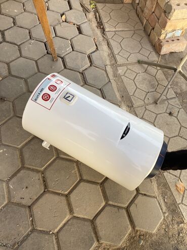 печка буржуй: Топтолмо суу жылыткыч Бактын көлөмү: 30 л, Ariston, Колдонулган