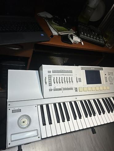 korq pa 80: Korg M3 Xpanded musiqi iş stansiyası/sintezator Alətdə radias data — 2