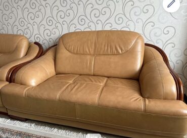 кожаные диван: Гарнитур для зала, Диван, цвет - Бежевый, Б/у