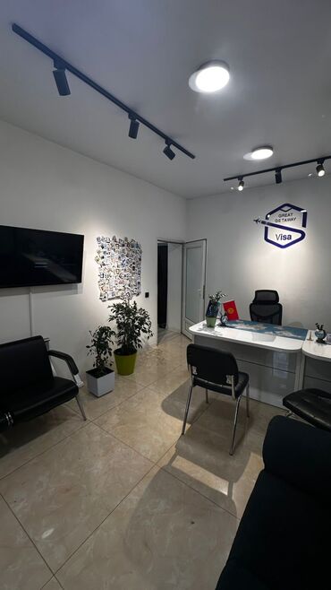 Офисы: Продаю Офис 43 м², С ремонтом, Без мебели, Многоэтажное здание, 1 этаж — 2