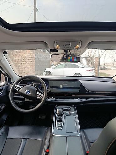 GAC: Просторный 5-местный кроссовер с современным салоном и панорамной — 1