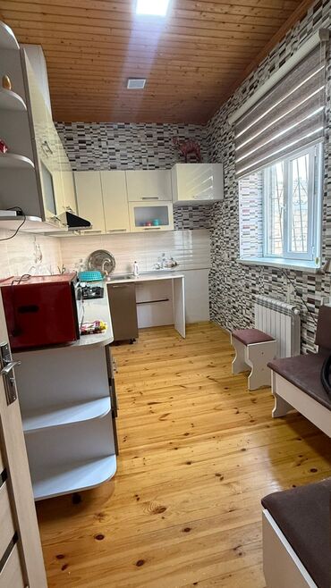 Uzunmüddətli kirayə evlər: Saray Alimlər binasına yaxın 3 sotda 2 mərtəbə altı qaraj yuxarıda 3 — 9