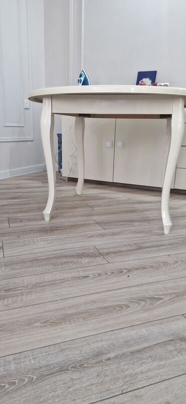 Masalar: Qonaq masası, İşlənmiş, Açılmayan, MDF, Yumru masa