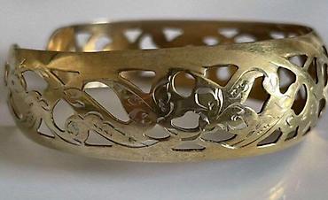 Серебряные браслеты: Серебряный браслет с позолотой с ажурным орнаментом. В центре браслета — 5