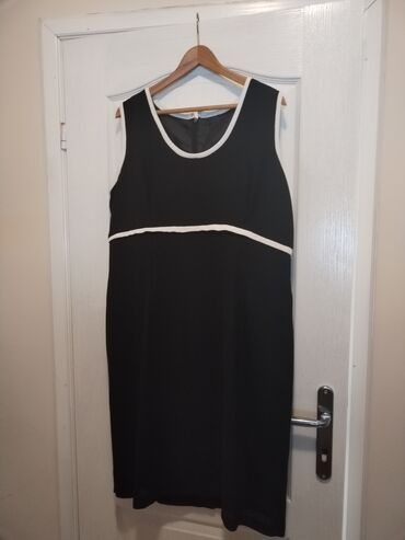 leprsave letnje haljine prodaja: Haljina u crnoj boji. Veličina 40/L. Nazad duz ledja ima rajfeslus