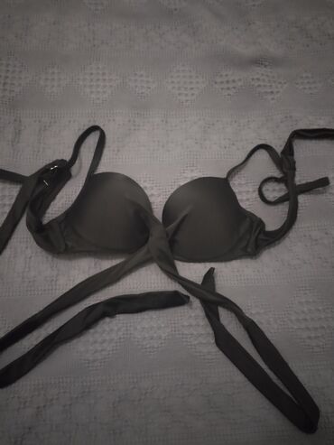 Купальники: Yüksək keyfiyyətli parçadan hazırlanmış qadın bikini dəsti. Dəstə qara