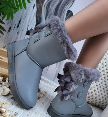 n sport cizme ugg: Ugg mini čizme, bоја - Crna, 36