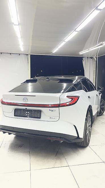 byd e1: Toyota bZ5: 2025 г., Электромобиль, Кроссовер — 2