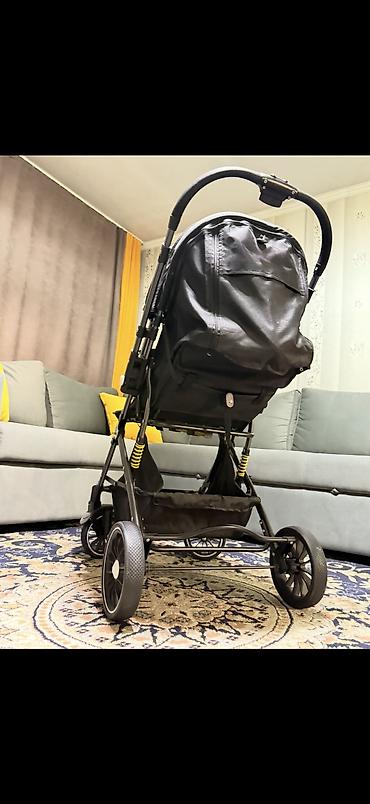 Коляски: Коляска (черная), складная Особенности: - Легкая алюминиевая рама — 8