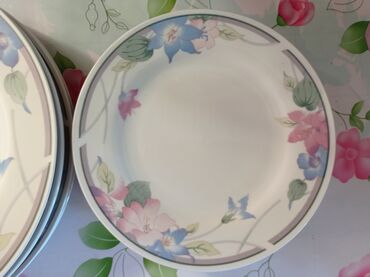 тарелки посуда: Плоские тарелки размером 26,5 см-4шт,размером 19,5-5шт.Цена за весь