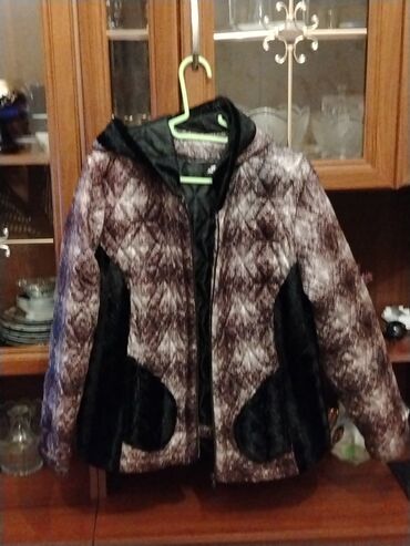 дождевик купить в баку: Qadın qış üst geyimi – kapüşonlu, fermuarlı jaket. - Rəng