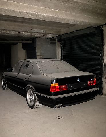 споилер: BMW M5: 1998 г., Седан — 1