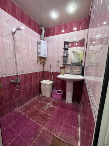 Uzunmüddətli kirayə mənzillər: Binəqədi rayonu,Memar ecemi metrosu,Yeganə sadlıq evinin yanında,2 — 5